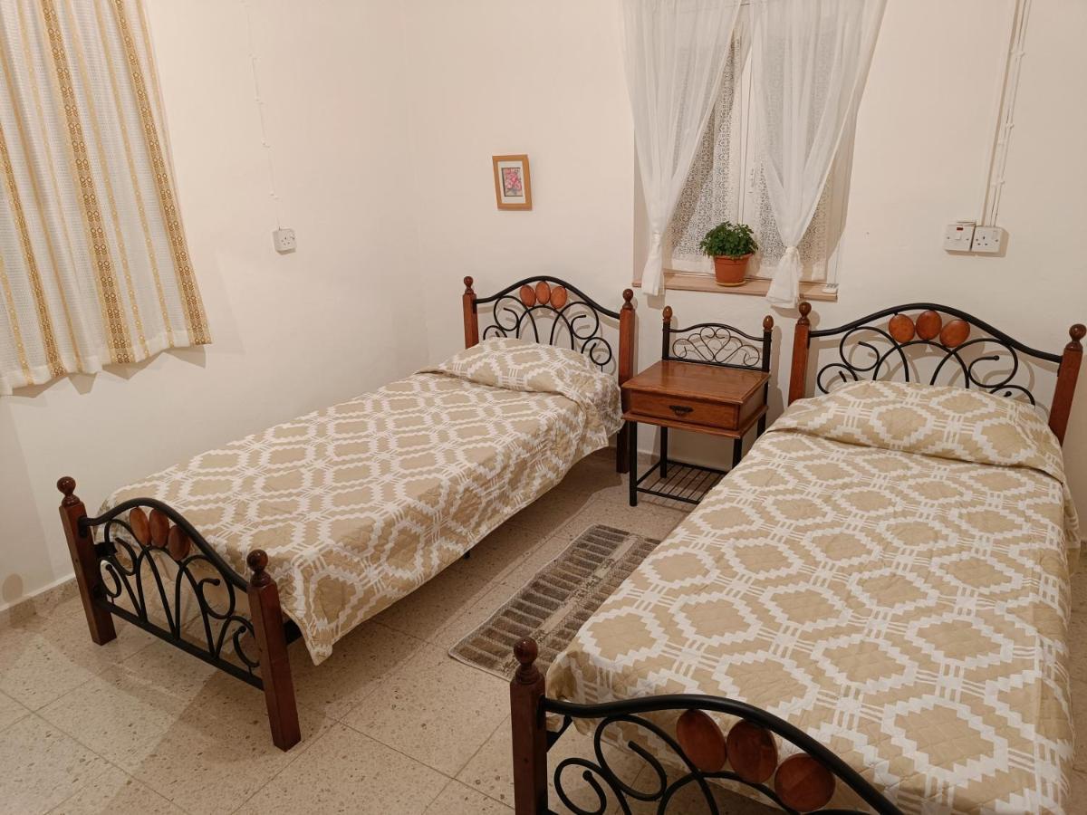 The Grapevine Guest House 파포스 외부 사진
